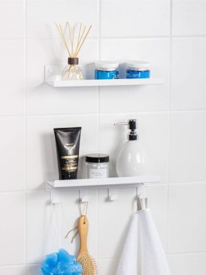 Настенная навесная полка для ванной комнаты и полочка с крючками 30 см Белая